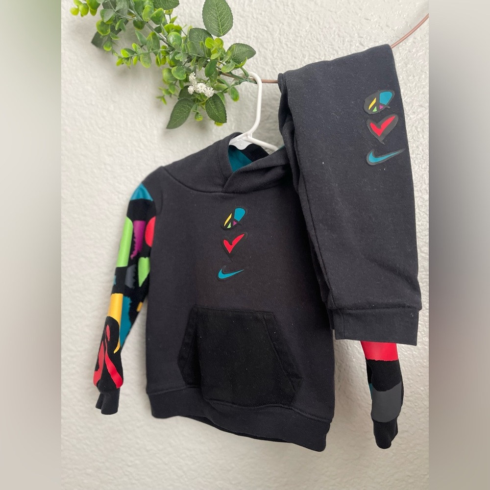 Toddler Nike sweatsuit